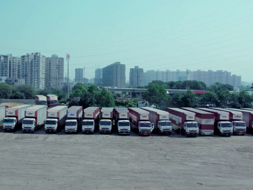 <strong>400+ enclosed carriers</strong> covering 600+ delivery locations